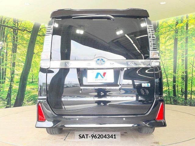 Toyota VOXY HYBRID 2021-11 7981543-14
