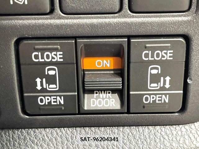 Toyota VOXY HYBRID 2021-11 7981543-2
