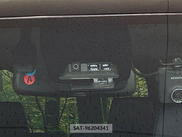Toyota VOXY HYBRID 2021-11 7981543-5