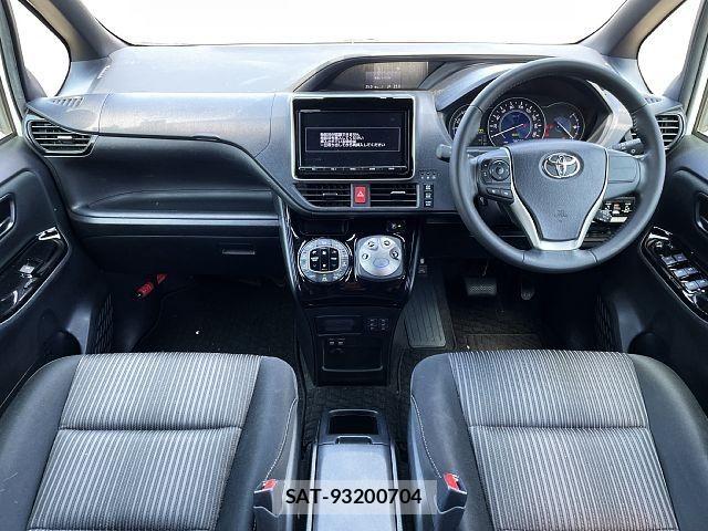 Toyota VOXY HYBRID 2017-10 7981545-1