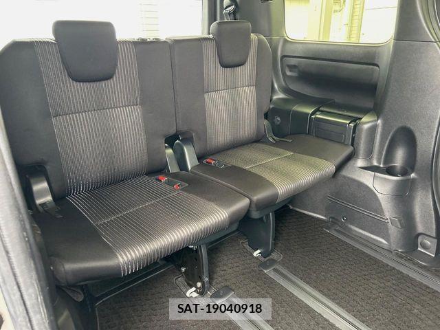 Toyota VOXY HYBRID 2018-06 7981544-9