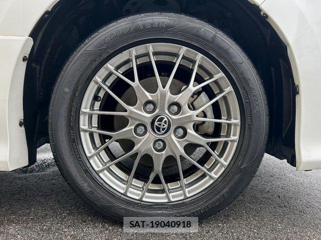 Toyota VOXY HYBRID 2018-06 7981544-12