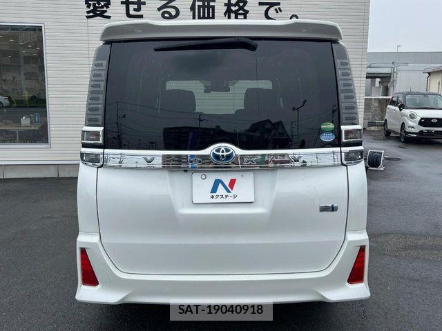 Toyota VOXY HYBRID 2018-06 7981544-15