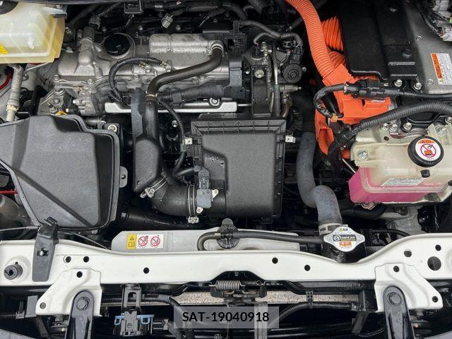 Toyota VOXY HYBRID 2018-06 7981544-18