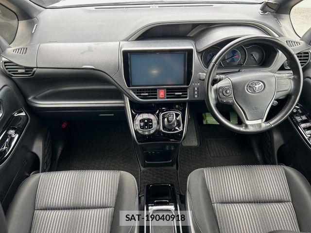 Toyota VOXY HYBRID 2018-06 7981544-1