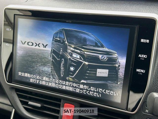 Toyota VOXY HYBRID 2018-06 7981544-3