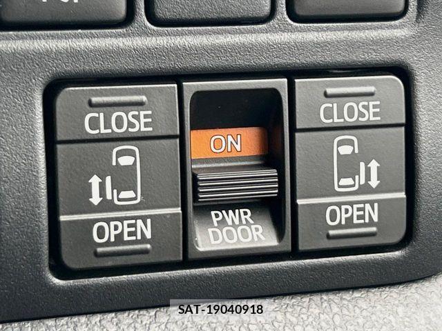 Toyota VOXY HYBRID 2018-06 7981544-4