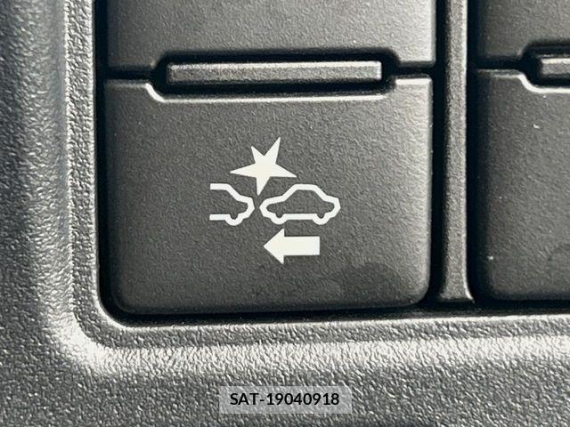 Toyota VOXY HYBRID 2018-06 7981544-5