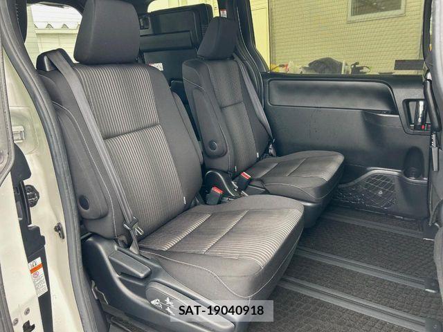 Toyota VOXY HYBRID 2018-06 7981544-8
