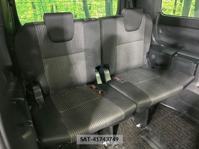 Toyota VOXY HYBRID 2019-03 7981538-9