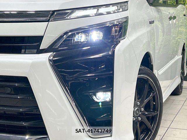 Toyota VOXY HYBRID 2019-03 7981538-12