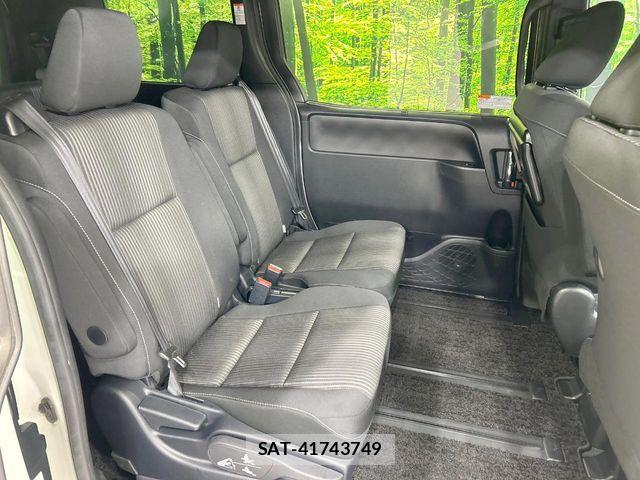 Toyota VOXY HYBRID 2019-03 7981538-8