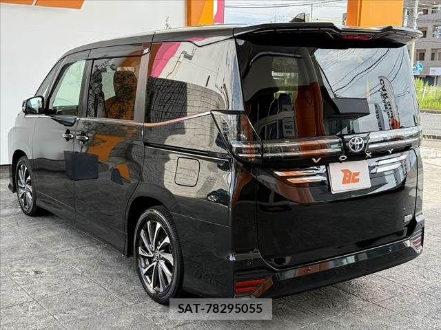 Toyota VOXY HYBRID 2022-09 7981532-12