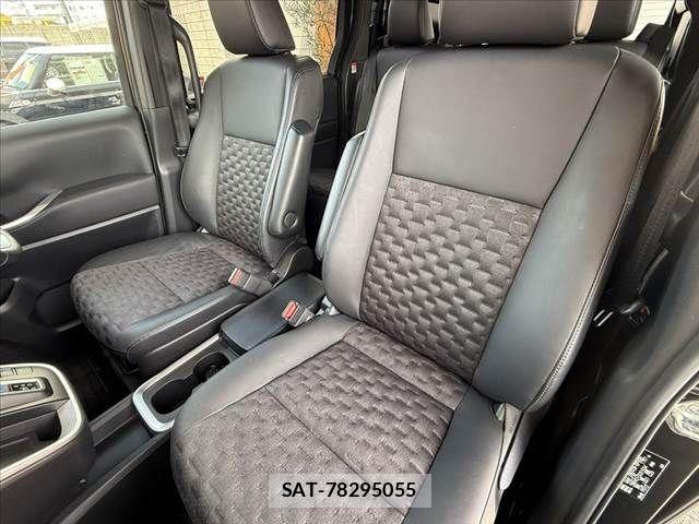 Toyota VOXY HYBRID 2022-09 7981532-16