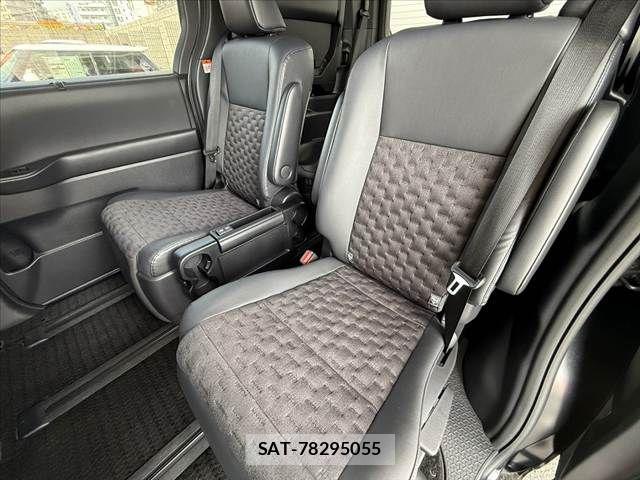 Toyota VOXY HYBRID 2022-09 7981532-17