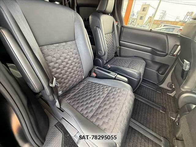 Toyota VOXY HYBRID 2022-09 7981532-18