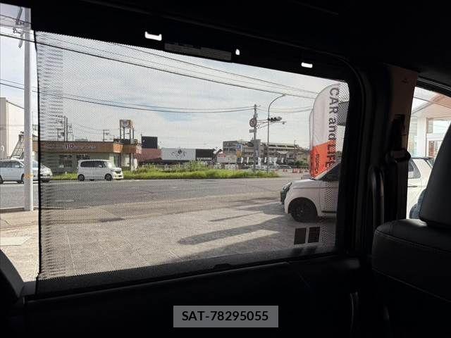 Toyota VOXY HYBRID 2022-09 7981532-29
