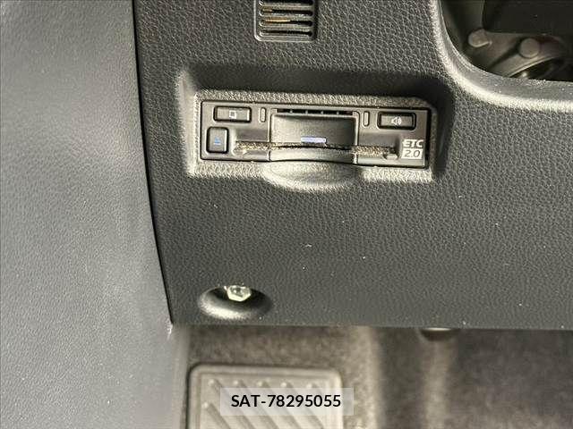 Toyota VOXY HYBRID 2022-09 7981532-5