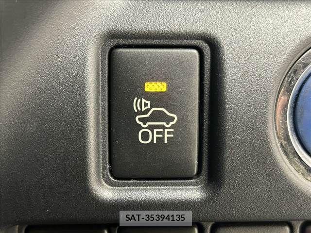 Toyota VOXY HYBRID 2018-05 8039148-9
