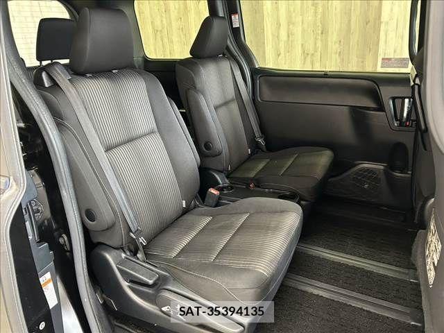 Toyota VOXY HYBRID 2018-05 8039148-11