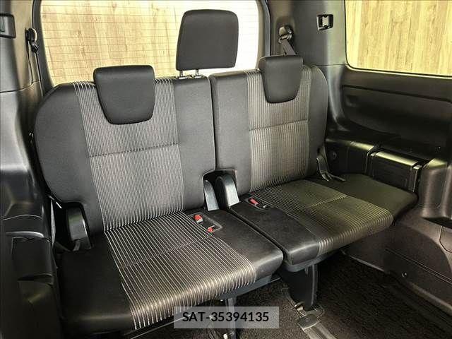 Toyota VOXY HYBRID 2018-05 8039148-12