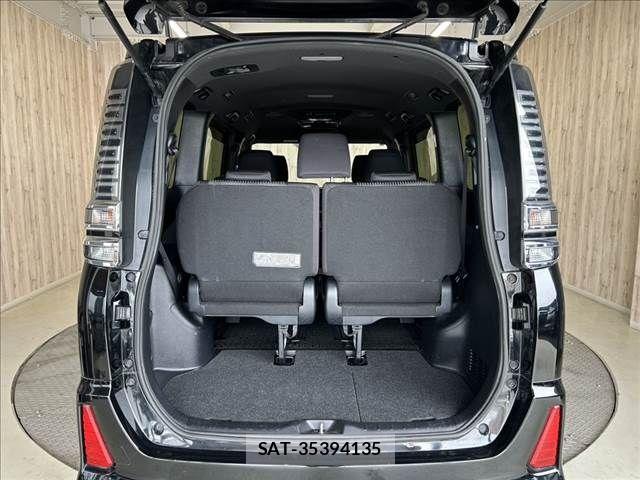 Toyota VOXY HYBRID 2018-05 8039148-13