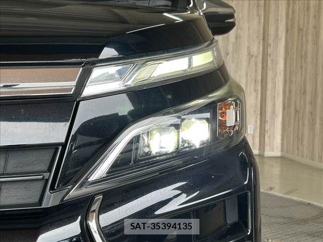 Toyota VOXY HYBRID 2018-05 8039148-15