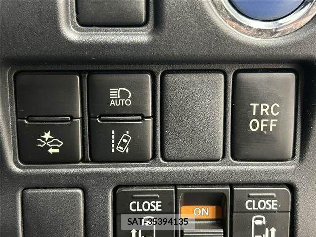 Toyota VOXY HYBRID 2018-05 8039148-8