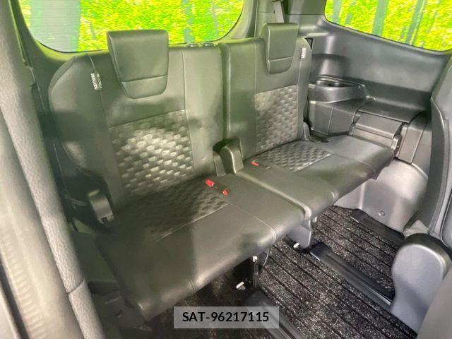 Toyota VOXY HYBRID 2025-11 8039132-9