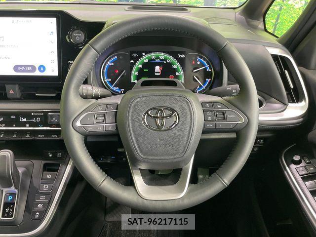 Toyota VOXY HYBRID 2025-11 8039132-11