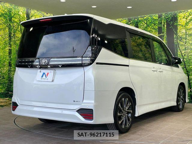 Toyota VOXY HYBRID 2025-11 8039132-17