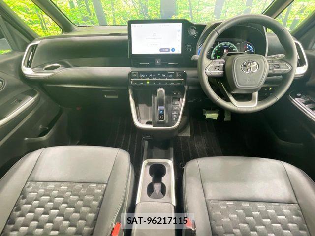 Toyota VOXY HYBRID 2025-11 8039132-1