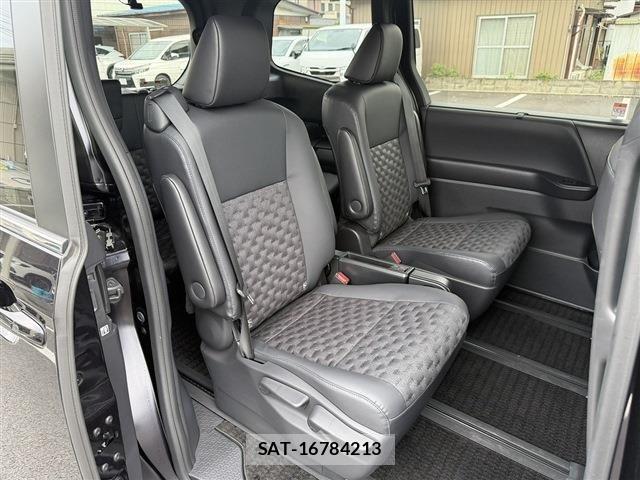 Toyota VOXY HYBRID 2022-11 8039140-15