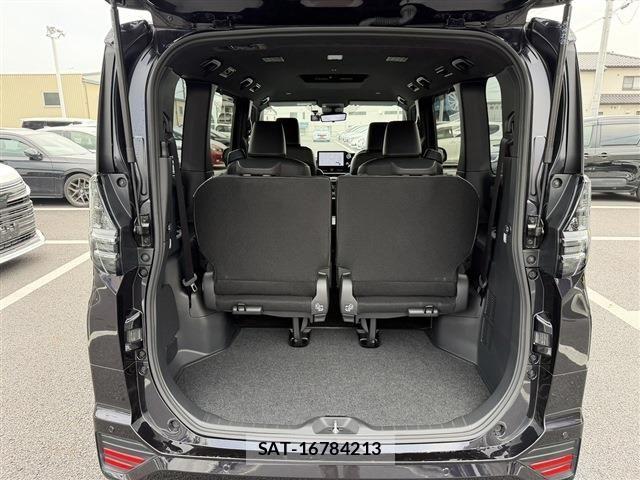 Toyota VOXY HYBRID 2022-11 8039140-17