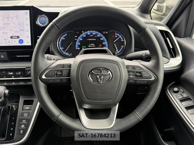 Toyota VOXY HYBRID 2022-11 8039140-19
