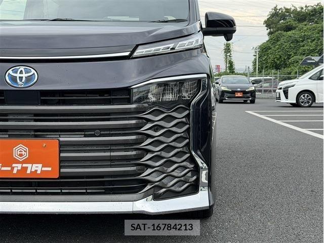 Toyota VOXY HYBRID 2022-11 8039140-25