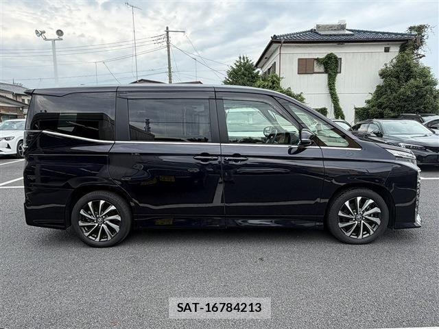 Toyota VOXY HYBRID 2022-11 8039140-8