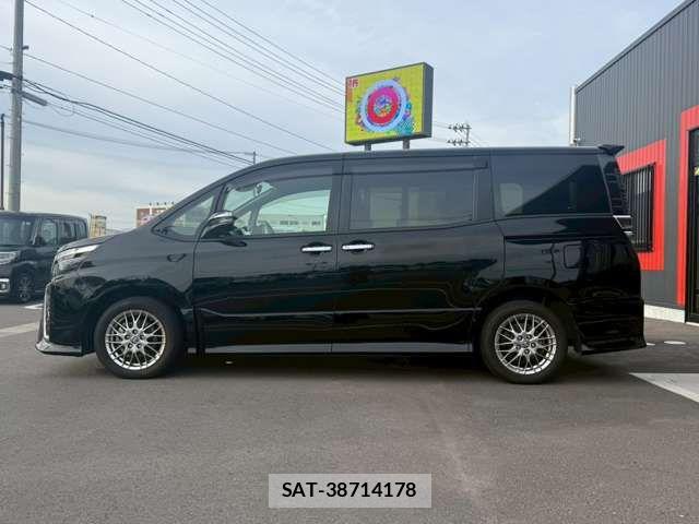 Toyota VOXY HYBRID 2020-12 8039146-17