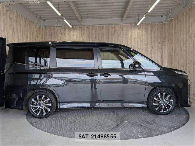 Toyota VOXY HYBRID 2023-09 8039142-16
