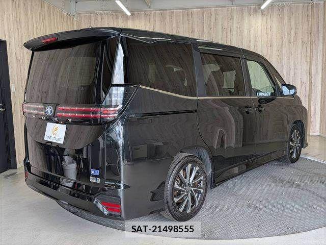 Toyota VOXY HYBRID 2023-09 8039142-18