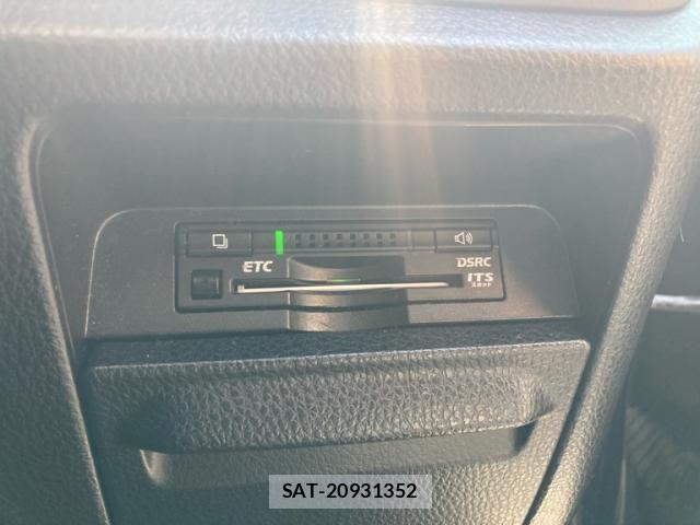 Toyota VOXY HYBRID 2015-04 8039151-16
