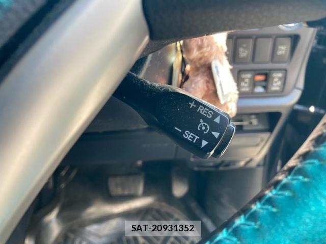 Toyota VOXY HYBRID 2015-04 8039151-18