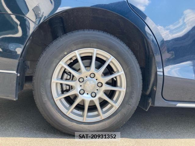 Toyota VOXY HYBRID 2015-04 8039151-6