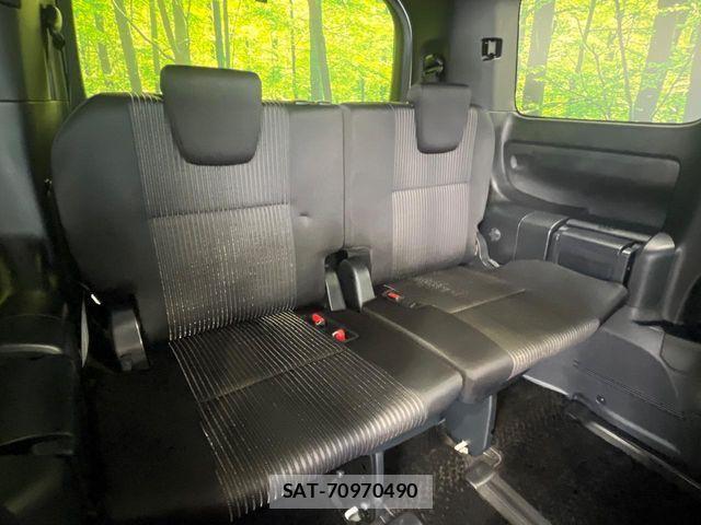 Toyota VOXY HYBRID 2017-12 8039145-9