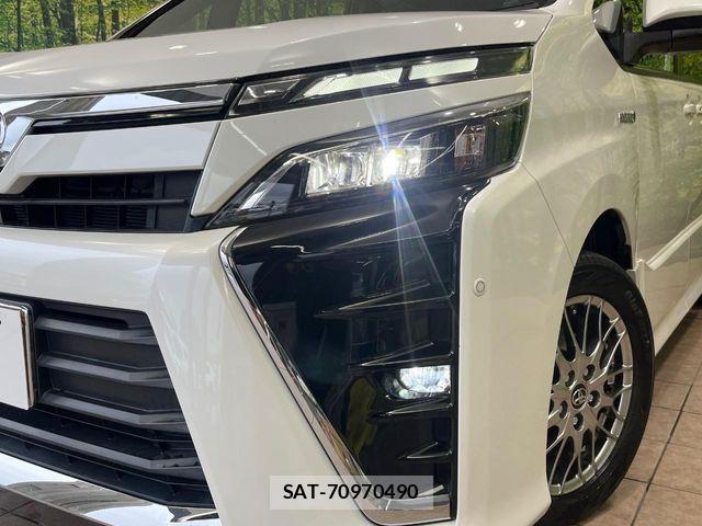 Toyota VOXY HYBRID 2017-12 8039145-12