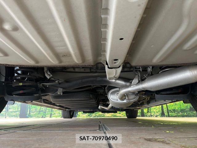 Toyota VOXY HYBRID 2017-12 8039145-19