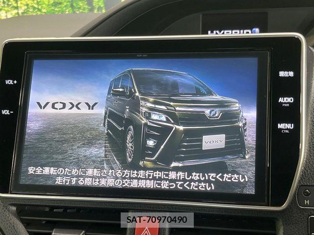 Toyota VOXY HYBRID 2017-12 8039145-2