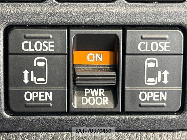 Toyota VOXY HYBRID 2017-12 8039145-4