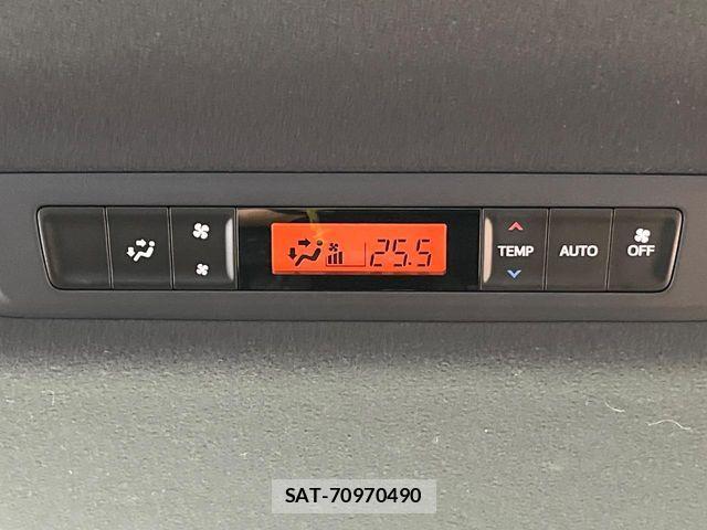 Toyota VOXY HYBRID 2017-12 8039145-6