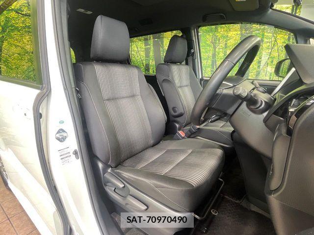 Toyota VOXY HYBRID 2017-12 8039145-7